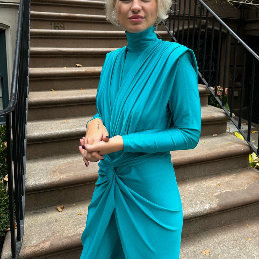 Dress suits Cosmic